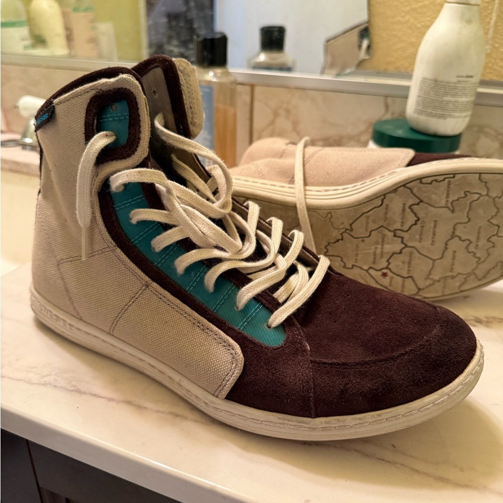 High-Top Sneakers with Brown and Teal Accents